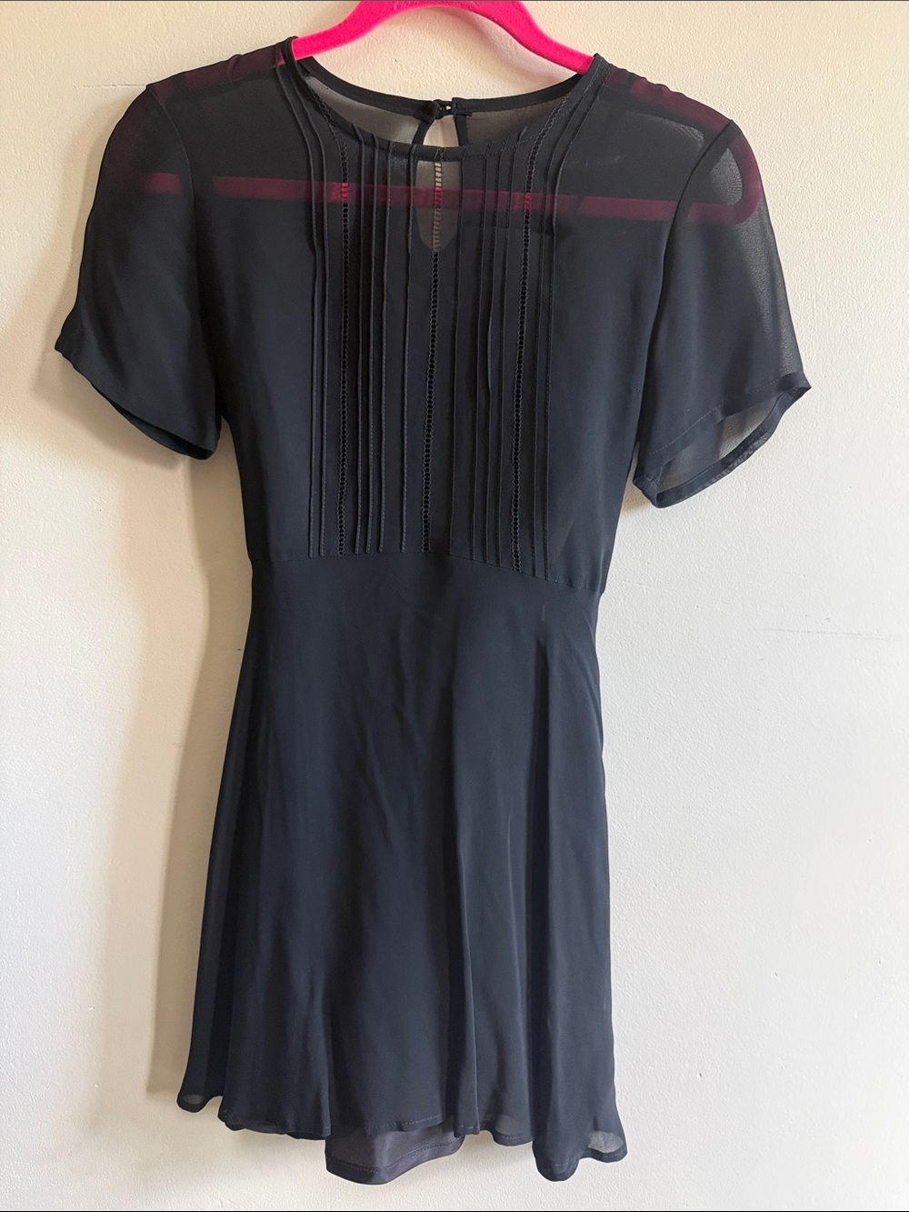 Label Unknown Black Short Sleeve Pintuck Front Mini Dress